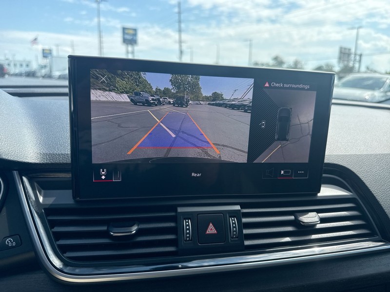 Audi Q5 Vehicle Full-screen Gallery Image 23