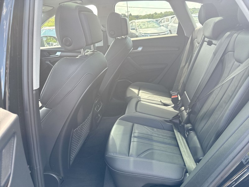 Audi Q5 Vehicle Full-screen Gallery Image 26