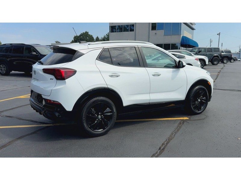 Buick Encore GX Vehicle Full-screen Gallery Image 08