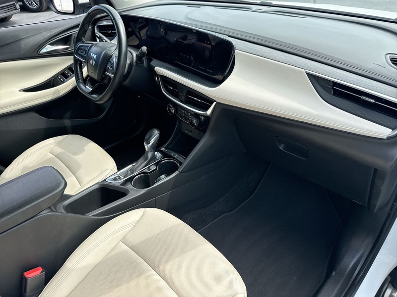 Buick Encore GX Vehicle Full-screen Gallery Image 10