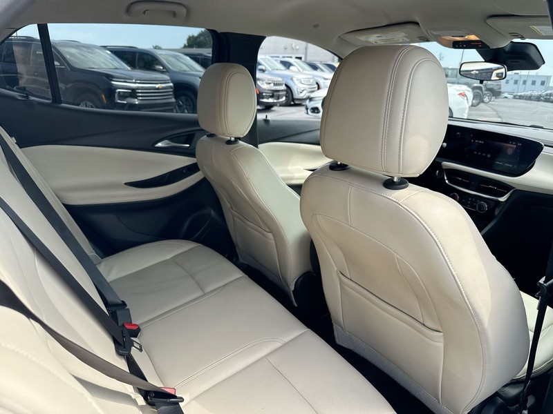 Buick Encore GX Vehicle Full-screen Gallery Image 12