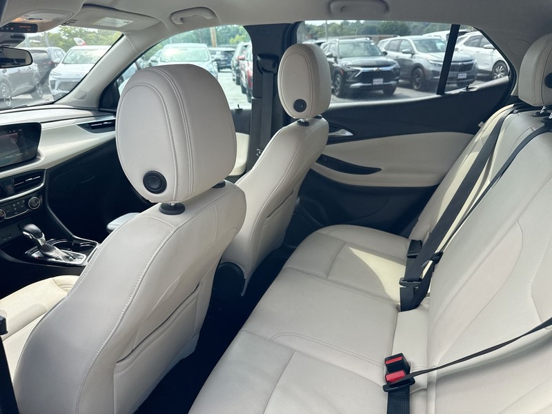Buick Encore GX Vehicle Full-screen Gallery Image 13