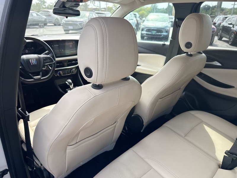Buick Encore GX Vehicle Full-screen Gallery Image 14
