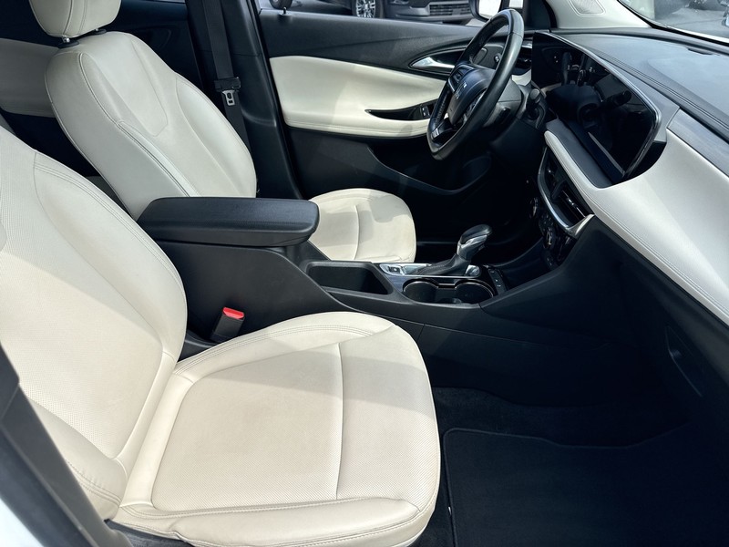 Buick Encore GX Vehicle Full-screen Gallery Image 15