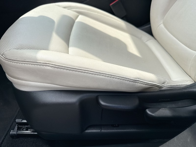 Buick Encore GX Vehicle Full-screen Gallery Image 18