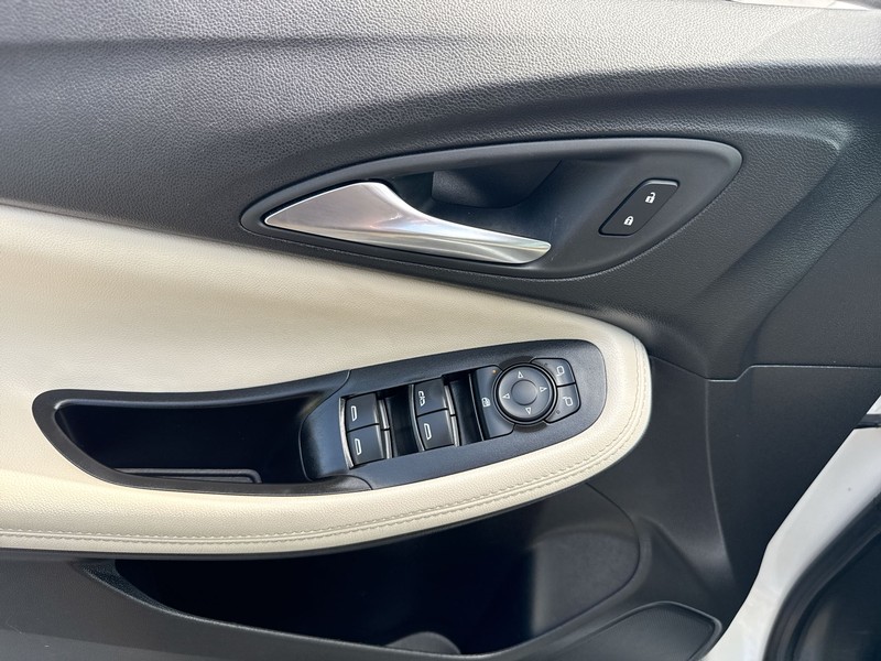 Buick Encore GX Vehicle Full-screen Gallery Image 19
