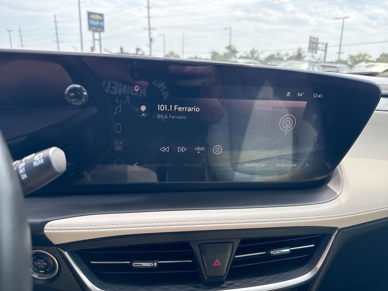Buick Encore GX Vehicle Full-screen Gallery Image 22