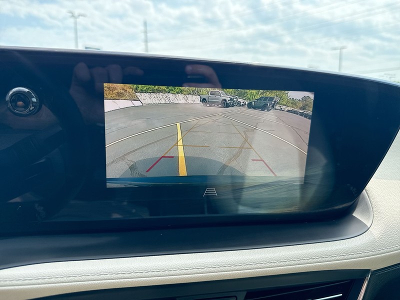 Buick Encore GX Vehicle Full-screen Gallery Image 23