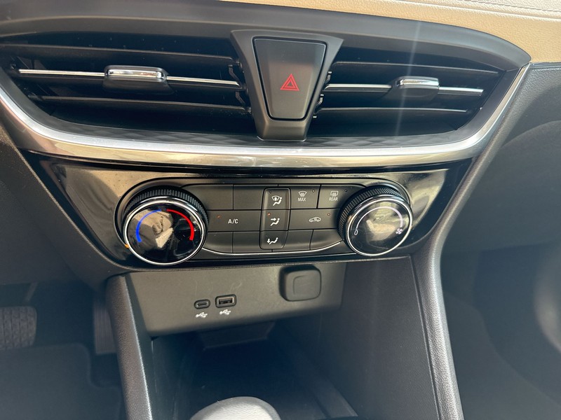 Buick Encore GX Vehicle Full-screen Gallery Image 24