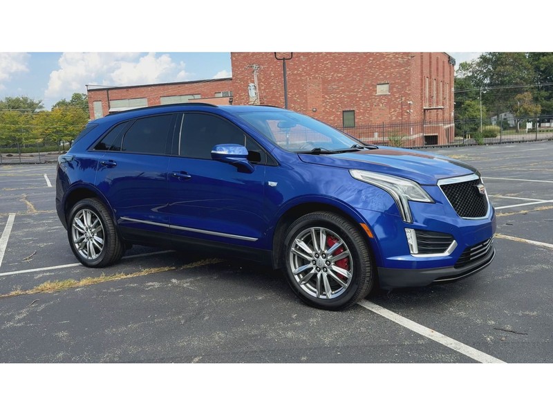 Cadillac XT5 Vehicle Full-screen Gallery Image 02