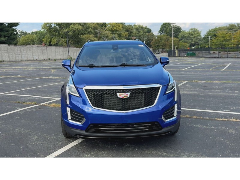 Cadillac XT5 Vehicle Full-screen Gallery Image 03