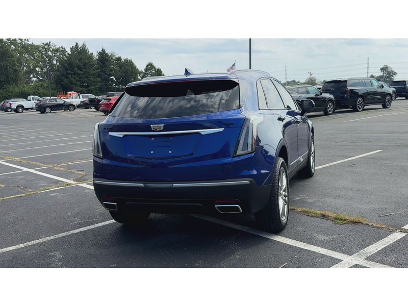 Cadillac XT5 Vehicle Full-screen Gallery Image 07
