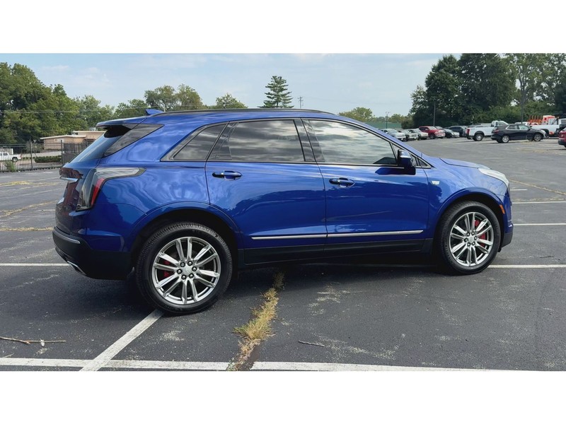 Cadillac XT5 Vehicle Full-screen Gallery Image 08