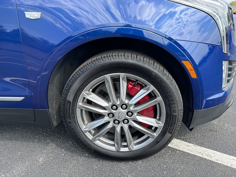 Cadillac XT5 Vehicle Full-screen Gallery Image 16