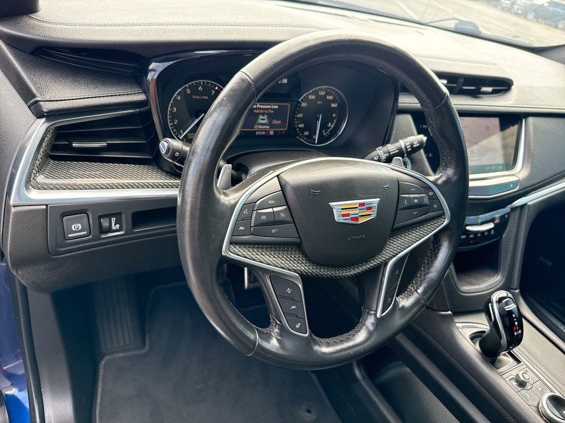 Cadillac XT5 Vehicle Full-screen Gallery Image 20