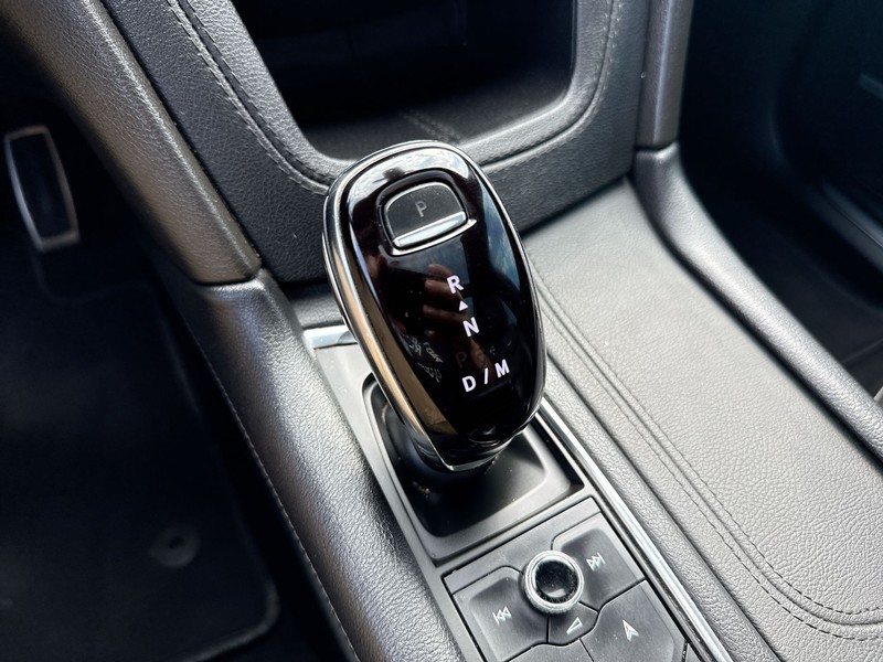 Cadillac XT5 Vehicle Full-screen Gallery Image 26