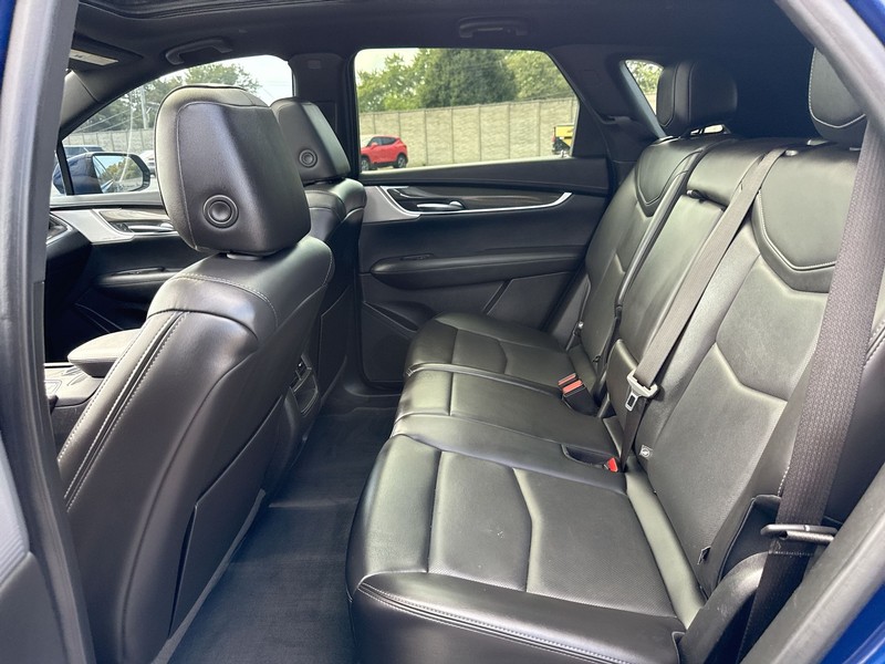Cadillac XT5 Vehicle Full-screen Gallery Image 27