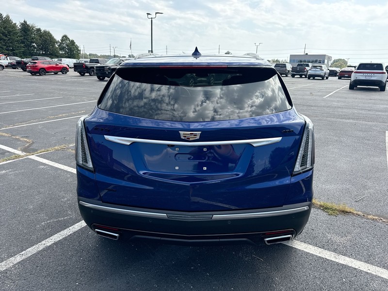 Cadillac XT5 Vehicle Full-screen Gallery Image 28