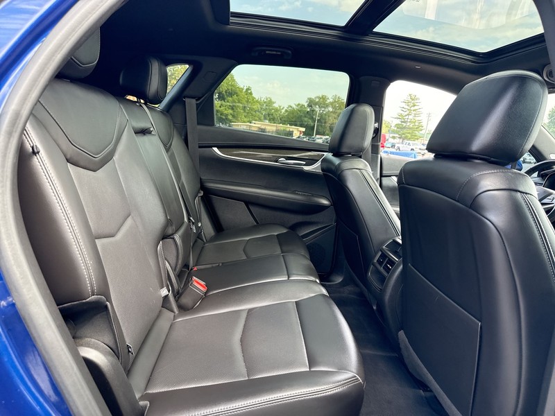 Cadillac XT5 Vehicle Full-screen Gallery Image 29