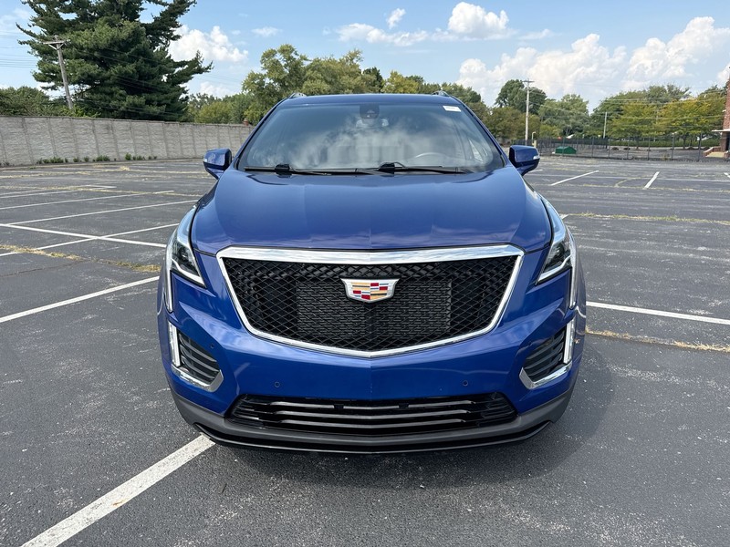 Cadillac XT5 Vehicle Full-screen Gallery Image 30