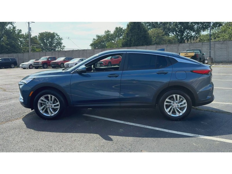Buick Envista Vehicle Full-screen Gallery Image 05