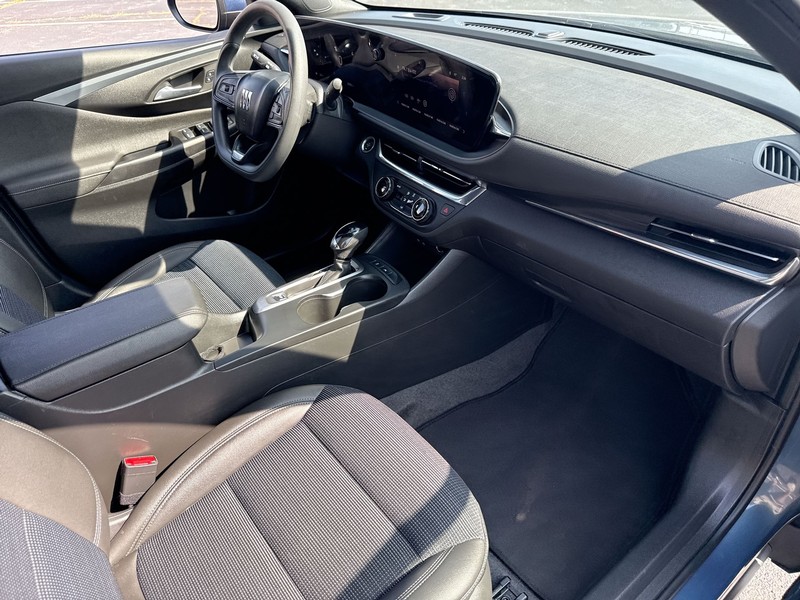 Buick Envista Vehicle Full-screen Gallery Image 10