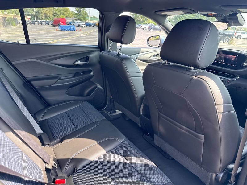 Buick Envista Vehicle Full-screen Gallery Image 12