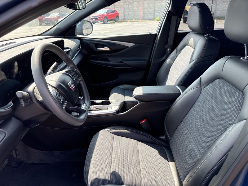 Buick Envista Vehicle Full-screen Gallery Image 14