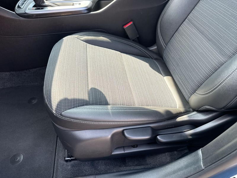 Buick Envista Vehicle Full-screen Gallery Image 17