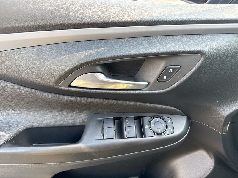 Buick Envista Vehicle Full-screen Gallery Image 19