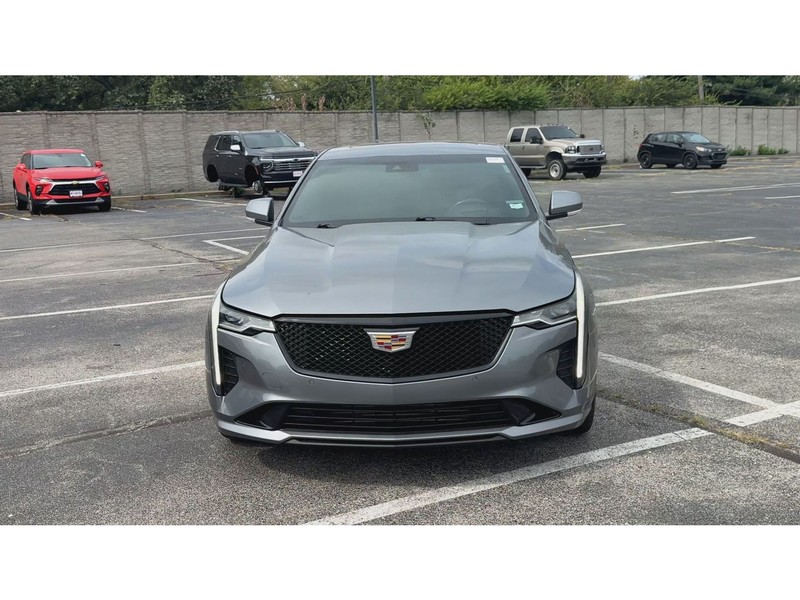 Cadillac CT4 Vehicle Full-screen Gallery Image 03