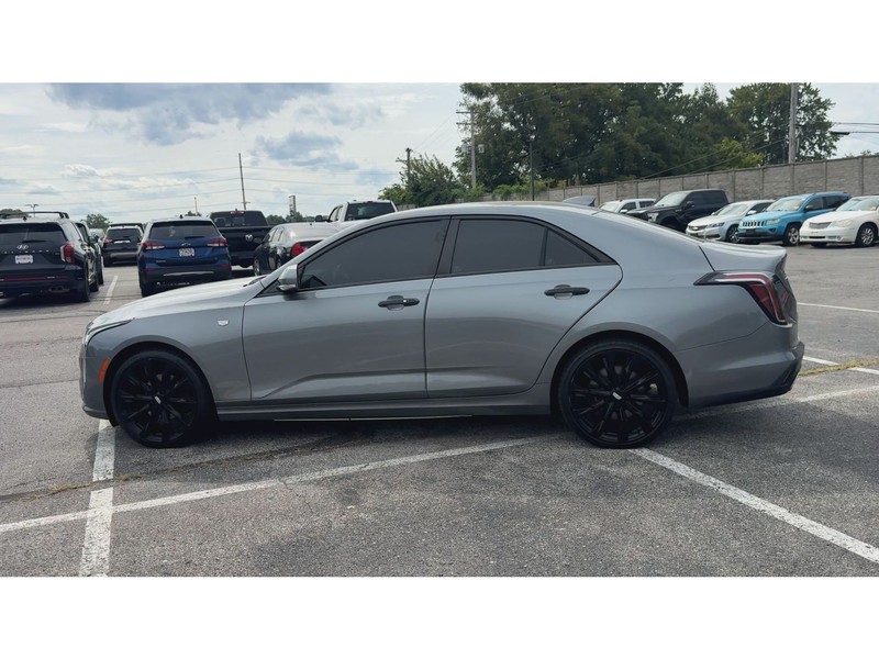 Cadillac CT4 Vehicle Full-screen Gallery Image 05