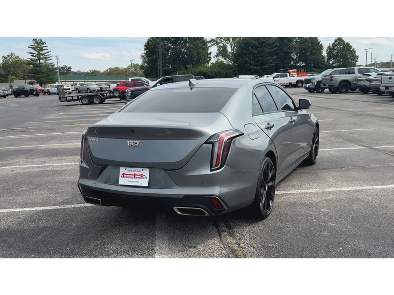 Cadillac CT4 Vehicle Full-screen Gallery Image 07