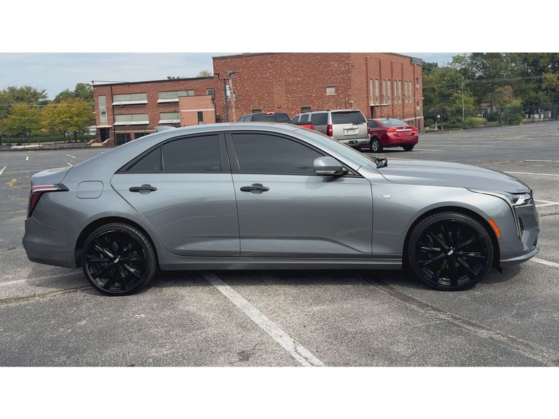 Cadillac CT4 Vehicle Full-screen Gallery Image 09