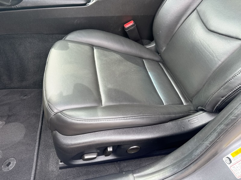 Cadillac CT4 Vehicle Full-screen Gallery Image 11