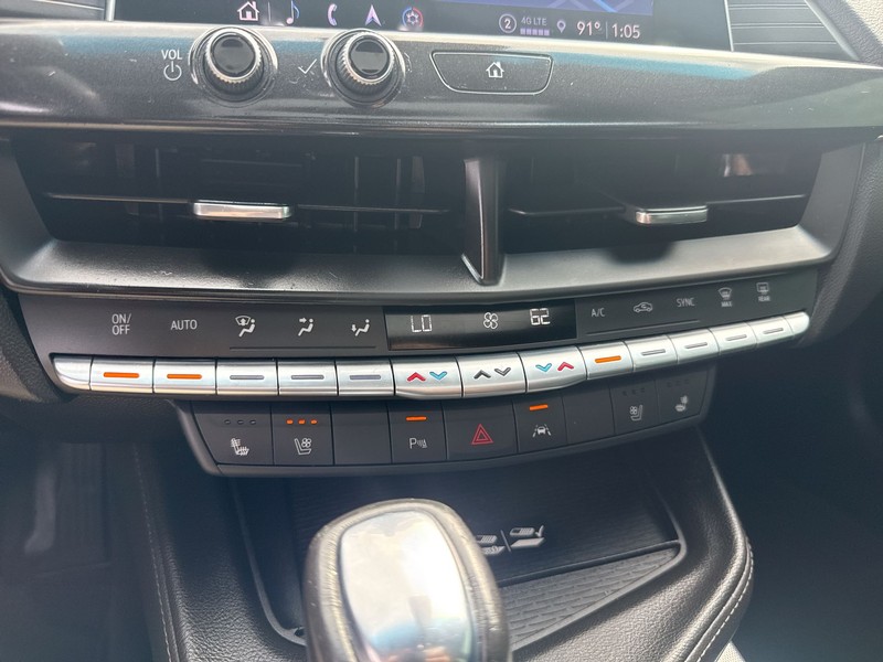 Cadillac CT4 Vehicle Full-screen Gallery Image 18