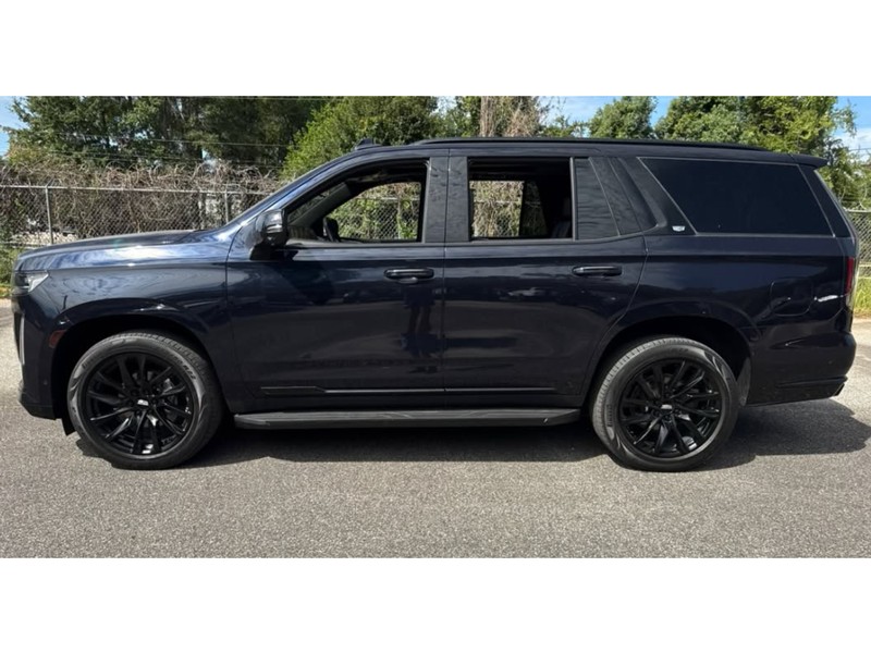 Cadillac Escalade Vehicle Full-screen Gallery Image 02