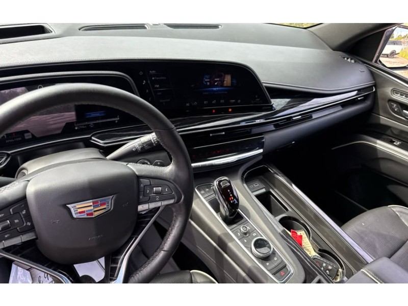 Cadillac Escalade Vehicle Full-screen Gallery Image 03