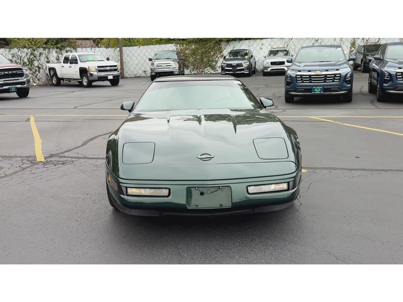 Chevrolet Corvette Vehicle Full-screen Gallery Image 03