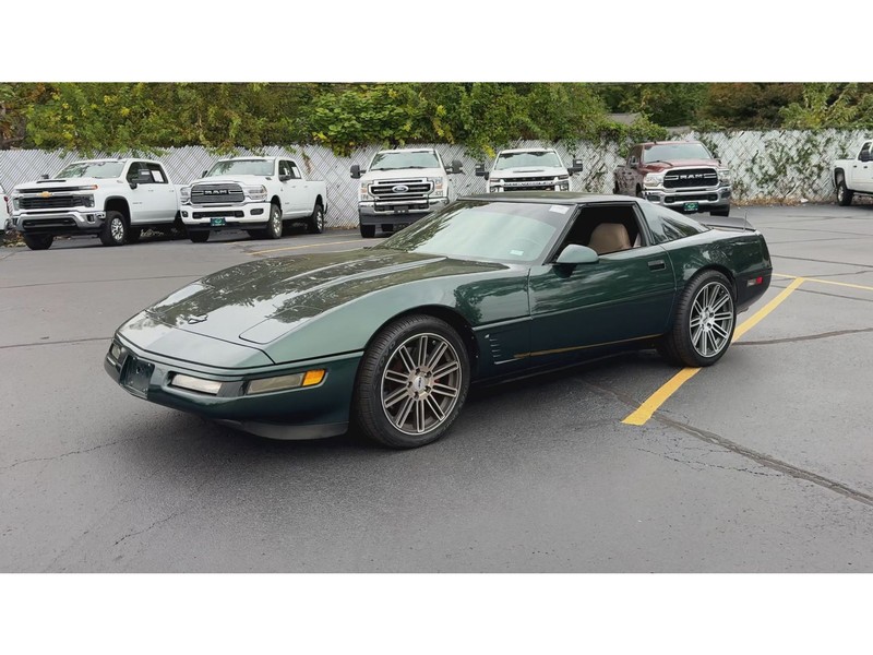 Chevrolet Corvette Vehicle Full-screen Gallery Image 04