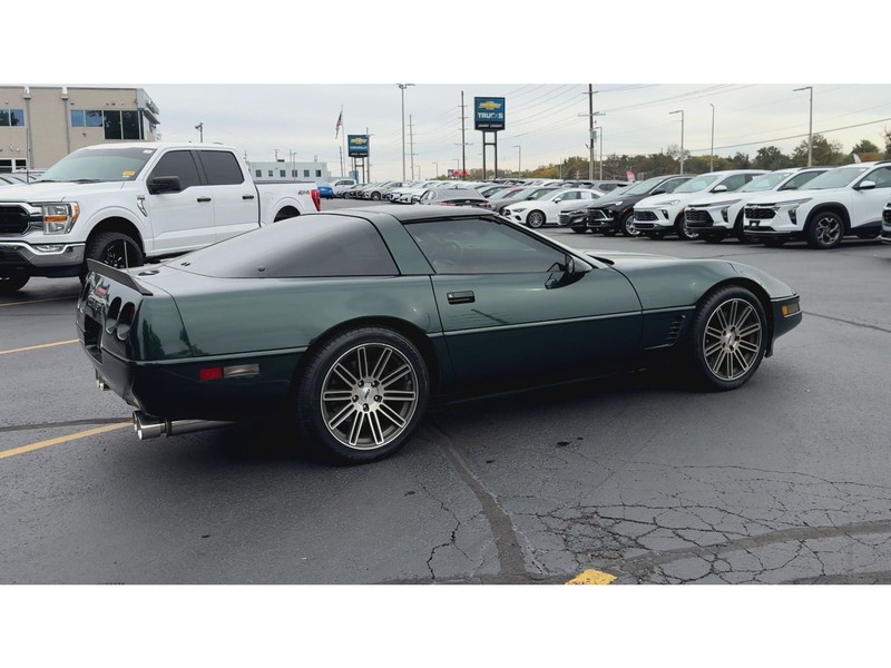 Chevrolet Corvette Vehicle Full-screen Gallery Image 08