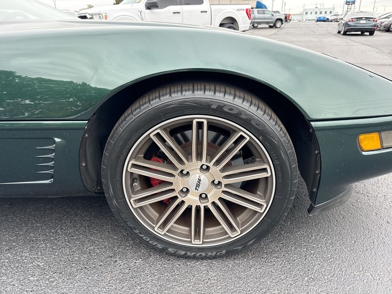 Chevrolet Corvette Vehicle Full-screen Gallery Image 10
