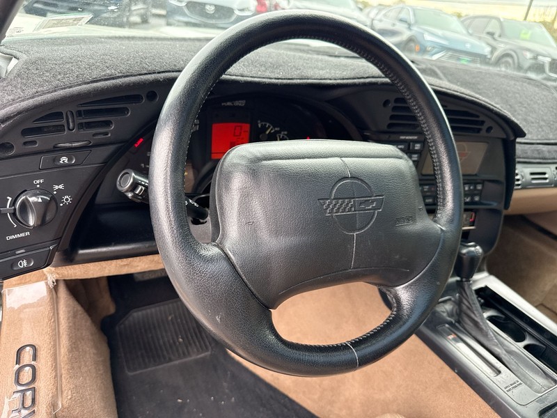 Chevrolet Corvette Vehicle Full-screen Gallery Image 14