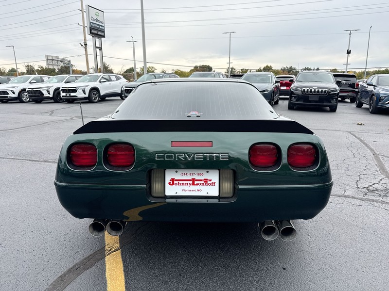 Chevrolet Corvette Vehicle Full-screen Gallery Image 19