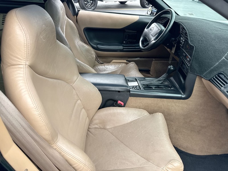 Chevrolet Corvette Vehicle Full-screen Gallery Image 20