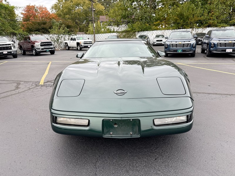 Chevrolet Corvette Vehicle Full-screen Gallery Image 21