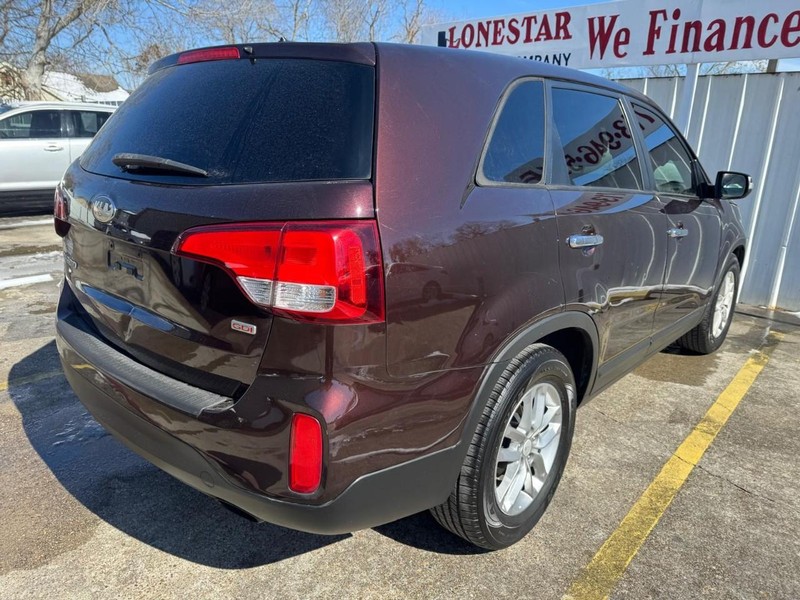 Kia Sorento Vehicle Full-screen Gallery Image 05