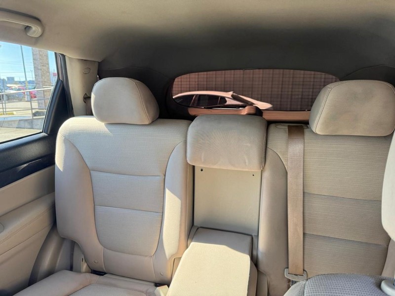 Kia Sorento Vehicle Full-screen Gallery Image 10