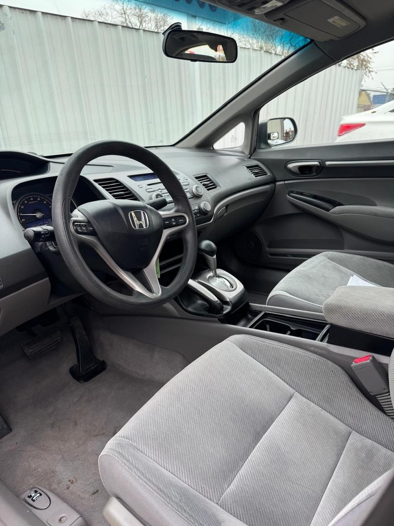 Honda Civic Sedan Vehicle Full-screen Gallery Image 08