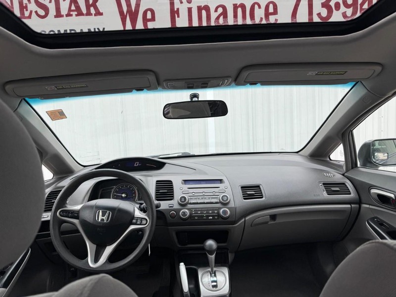 Honda Civic Sedan Vehicle Full-screen Gallery Image 09